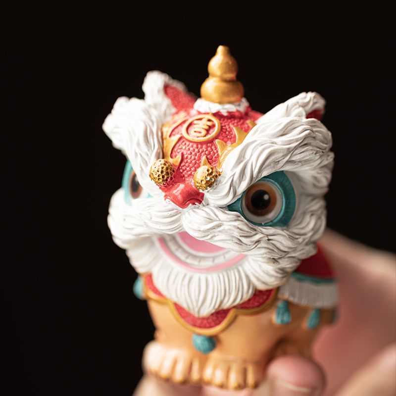 Magical Color-Changing Lion Tea Pet, Auspicious Ornament for Tea Table