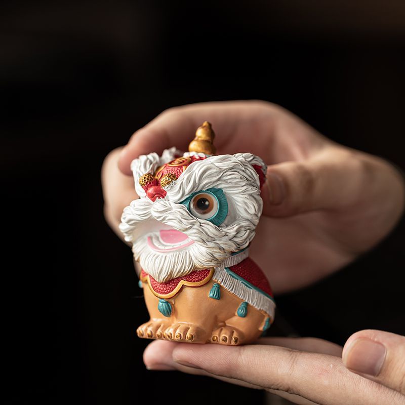 Magical Color-Changing Lion Tea Pet, Auspicious Ornament for Tea Table